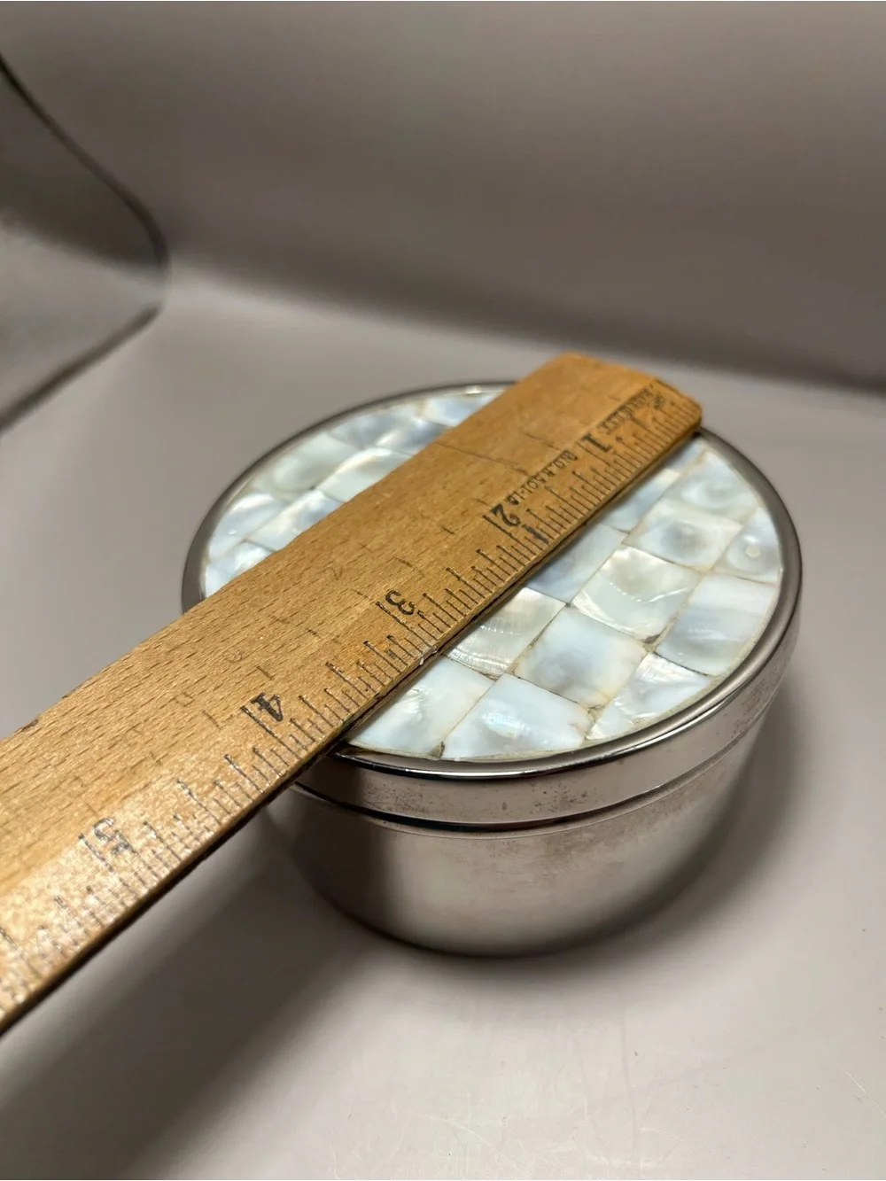 Round Mother-of-Pearl Inlay Trinket Box